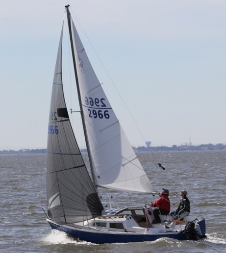 Catalina22 sailing