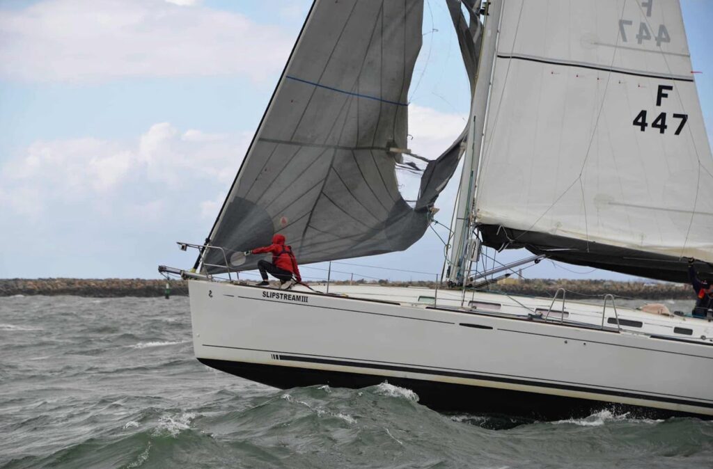 SEASON-READY SAILS - Winter storage and sail repairs